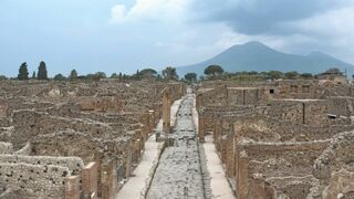 Baie de Naples, la colère des volcans