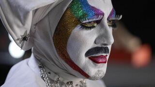 Sous les paillettes, la rage : une histoire du Drag