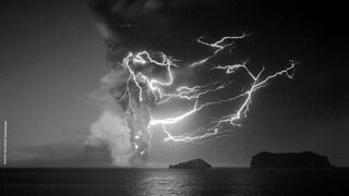 Du fond de l'océan une île nouvelle : Histoires de Surtsey